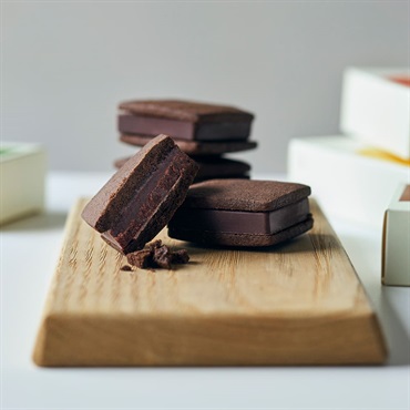 「Minimal -Bean to Bar Chocolate-」チョコレートサンドクッキー（4種セット）※お届け日のご指定がない場合は【2/4～14のいずれか】にお届けいたします。